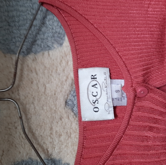 Relisted Vintage Oscar de la Renta coral cardigan - Picture 3 of 3